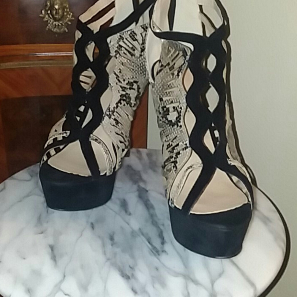 NIB 6.2 inch Black suede w/ snake trim platform